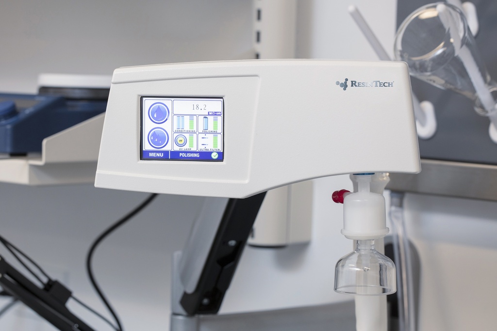 CLiR 5200 Ultrapure Lab Water System Remote Dispense Configuration with TOC & UV Oxidation (220v)